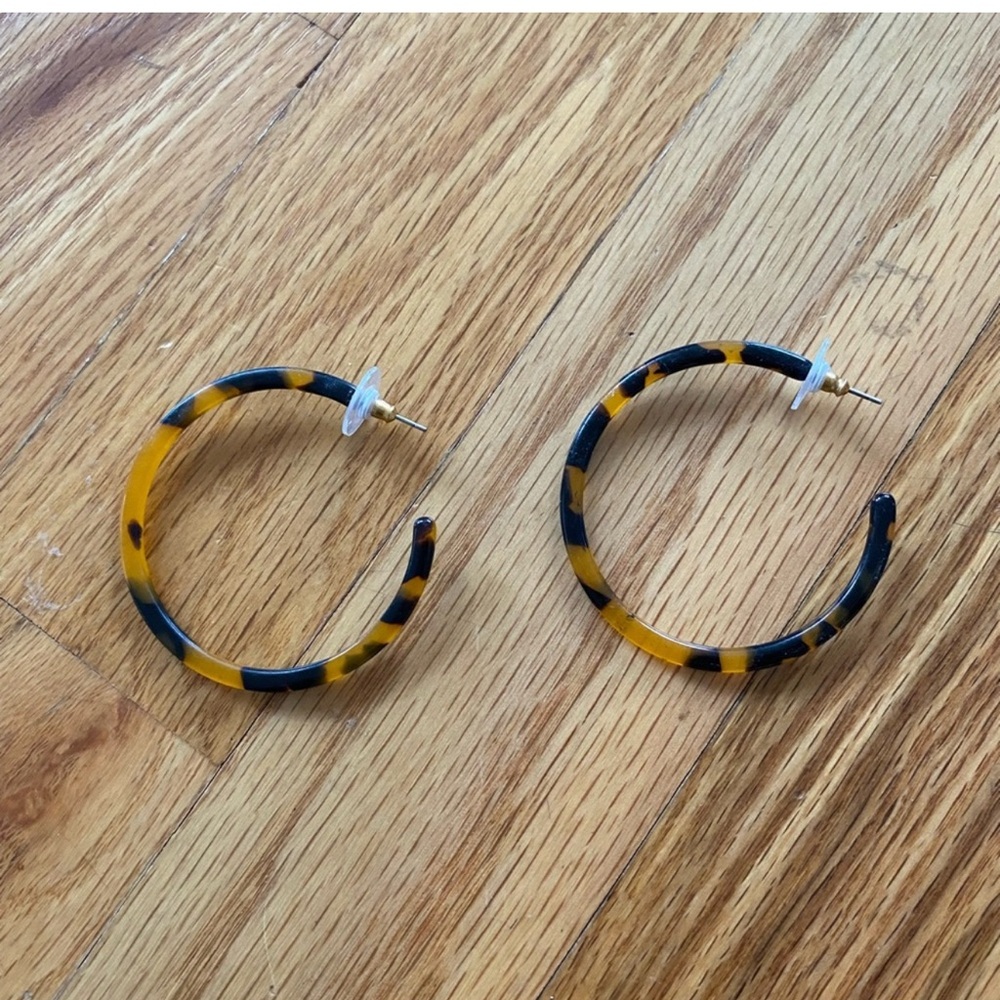 Express tortoise shell hoops
